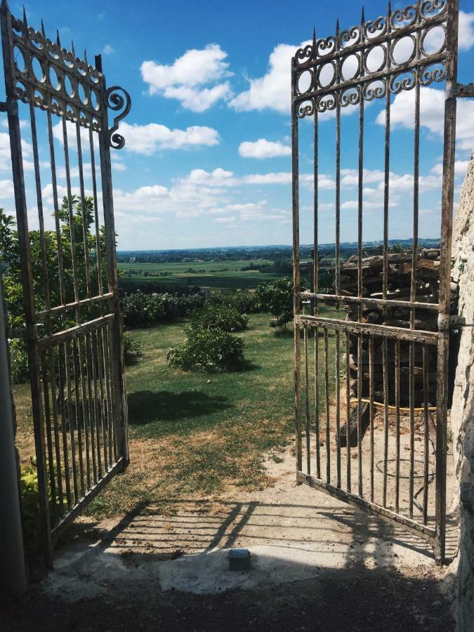 Le Prieure Saint-Pey-de-Castets Bagian luar foto