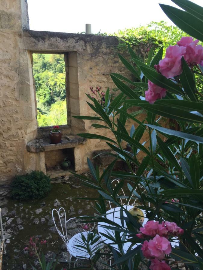 Le Prieure Saint-Pey-de-Castets Bagian luar foto