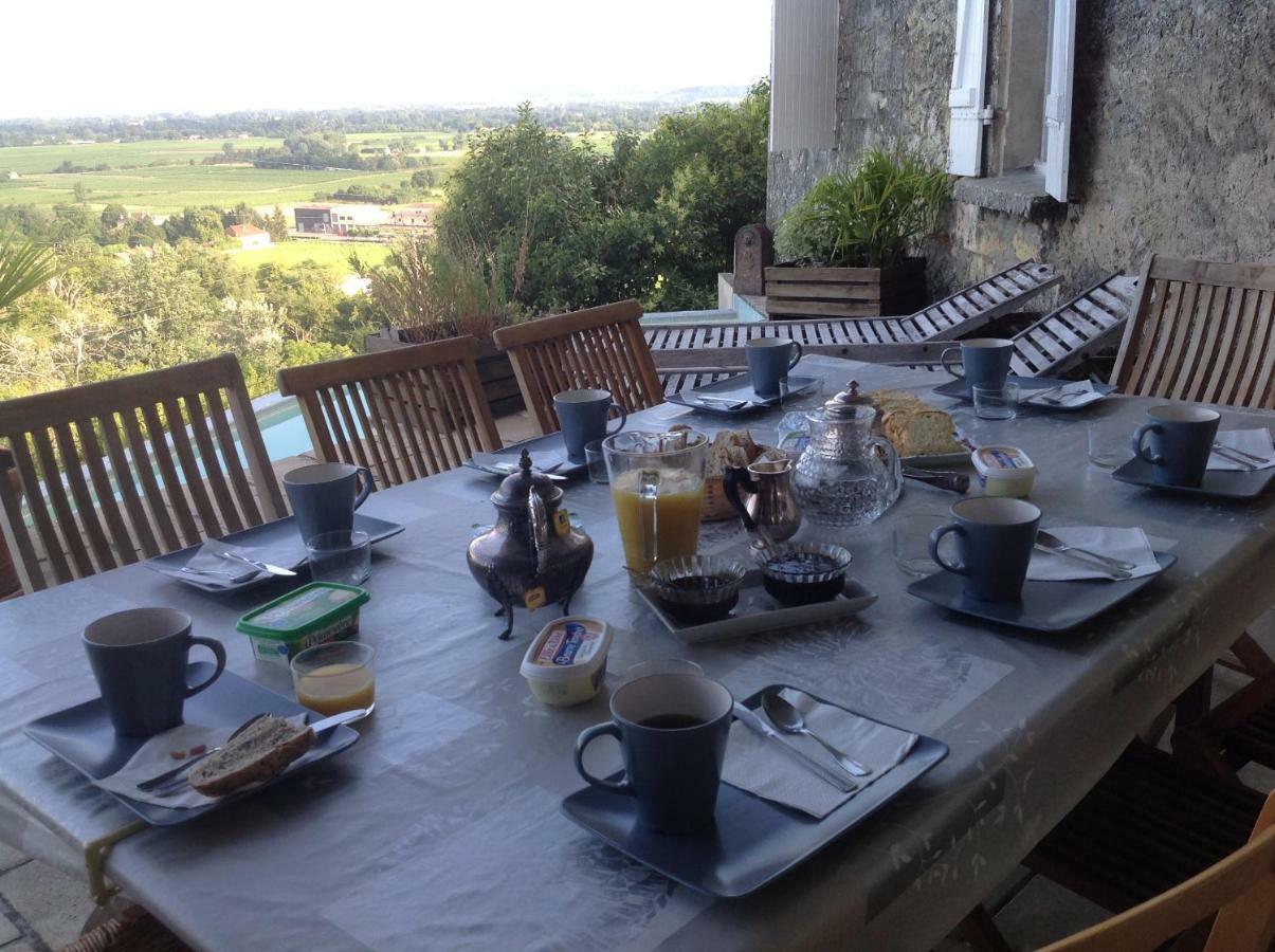 Le Prieure Saint-Pey-de-Castets Bagian luar foto
